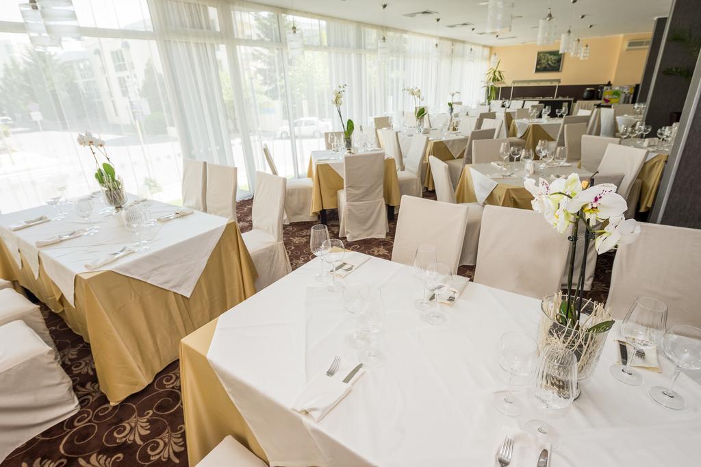 Hotel Perla Slăntjev Brjag Exteriör bild